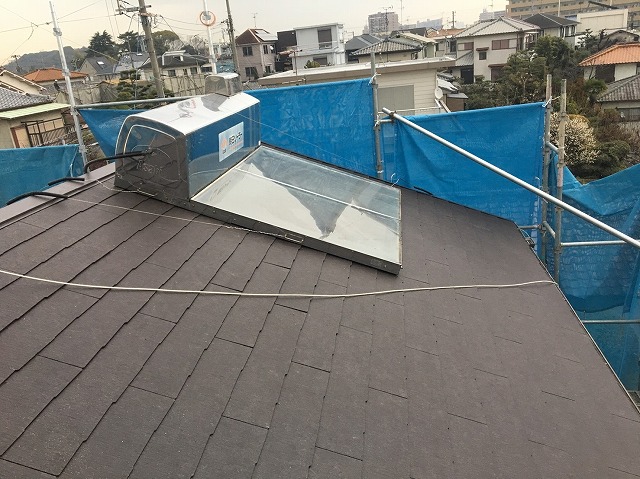 スレート材設置の屋根の様子