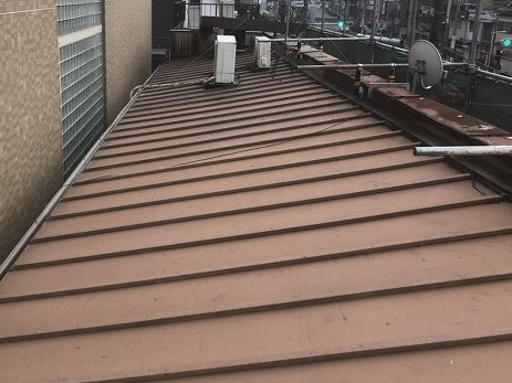 奈良市　店舗の屋根　瓦棒葺きトタン屋根