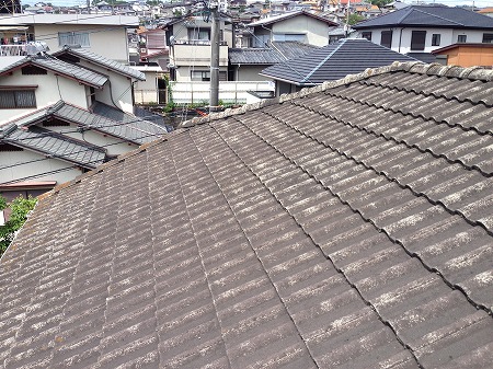 色褪せたモニエル瓦