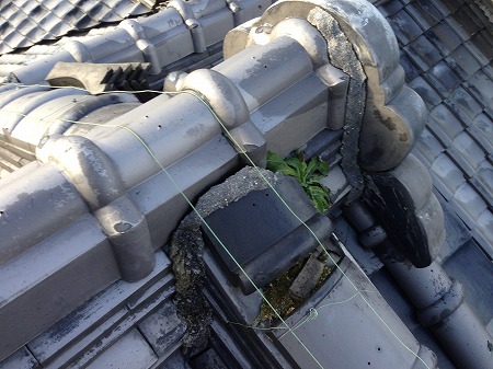 生駒市のお寺で庫裏の屋根点検。銅板の穴や瓦のズレを徹底調査！