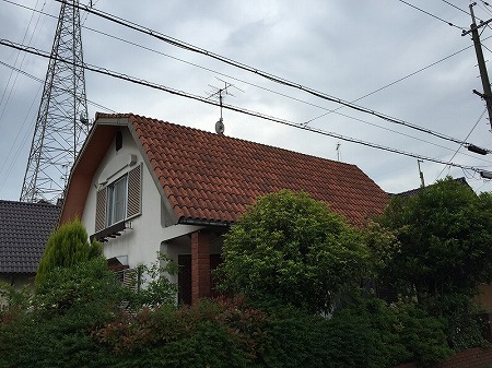マンサード屋根建物全景