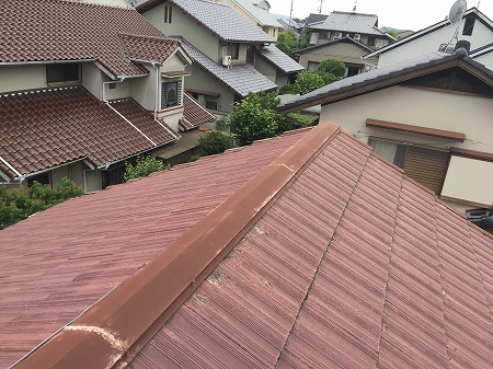 棟はメタル仕様で錆びています。