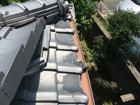 橿原市で重厚ないぶし瓦屋根を点検！伝統的な棟の役割と補修方法