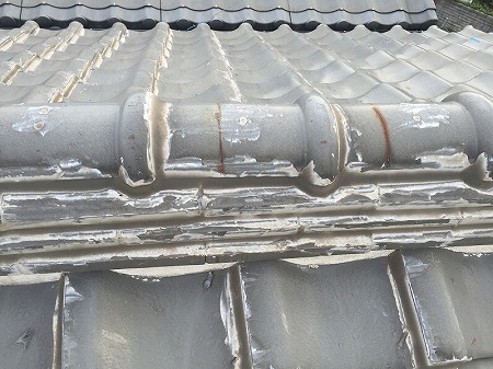 奈良市で雨漏り屋根点検を実施、和型瓦に残るラバーロック施工で排水不良の危険を確認