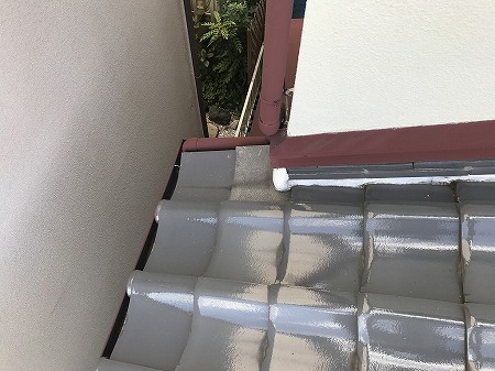 下屋根壁際