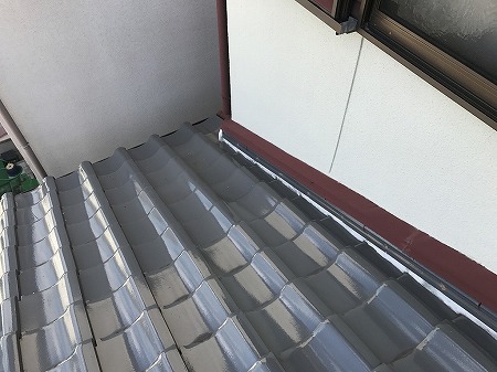 施工前の状態、瓦は新しい