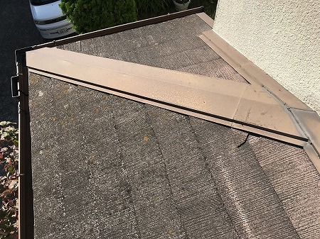 全体的に色あせた屋根