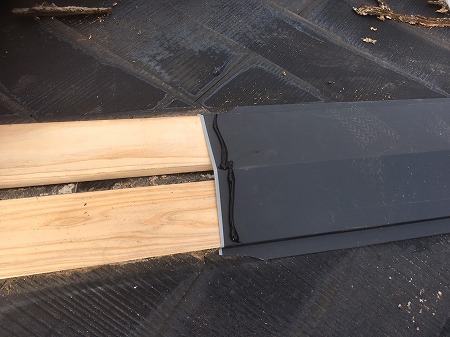 棟板金継ぎ目はコーキング