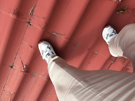 かわらU歩くと割れる