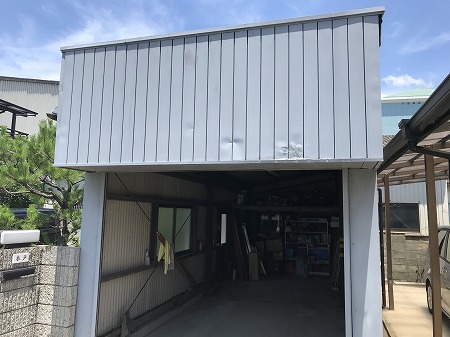 劣化した波型スレート屋根