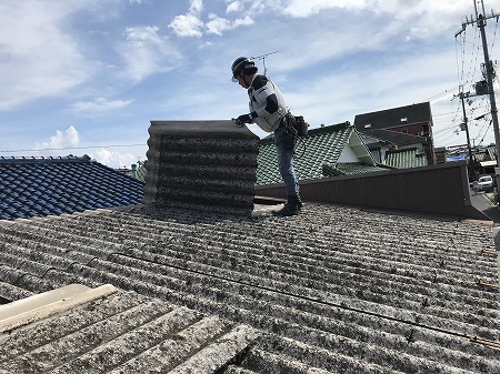 軒先側の解体作業中