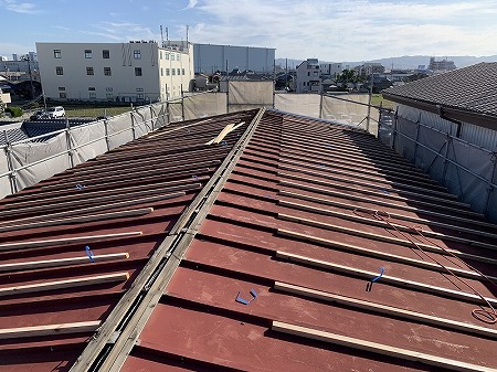 棟板金撤去、垂木打ち