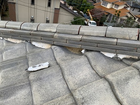 生駒市｜築30年の和形瓦点検！棟のズレと漆喰劣化に要注意