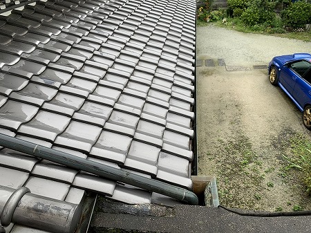 いぶし瓦葺き屋根