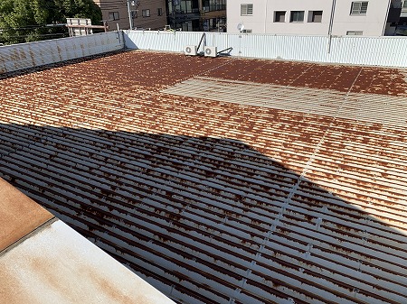 奈良市で商業施設の屋根点検！折板やフルベスト24の劣化を解説