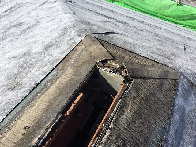 奈良市東登美ケ丘のカバー工法による屋根工事、換気棟撤去