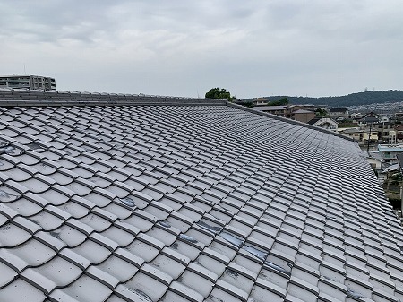 生駒市で迫力ある純和風住宅の屋根点検！いぶし瓦と漆喰の状態は？