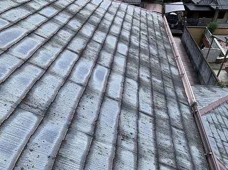 雨じみのある屋根面
