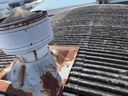 大和郡山市｜工場の雨漏り調査！カマボコ型スレート屋根の劣化と対策