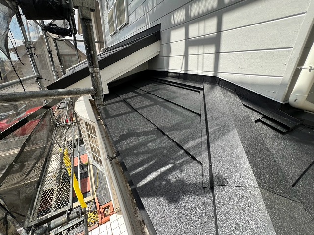 下屋根完成　登美ヶ丘
