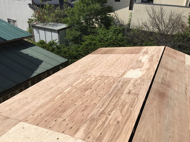 大和郡山市のトタン屋根に新しい野地板設置