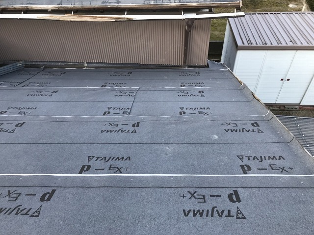 大和郡山市で屋根の防水紙設置
