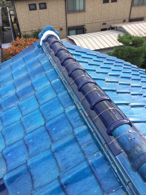 香芝市　青色釉薬瓦屋根　棟瓦取り直し　完成