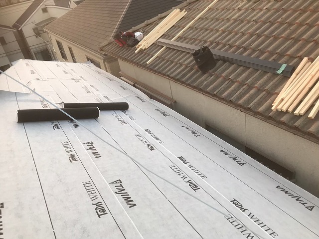 高品質な防水紙設置と周りの屋根