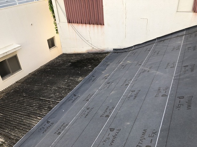 奈良市で屋根の防水紙を設置