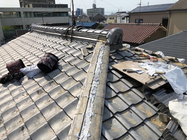天理市　雨漏りの瓦屋根　熨斗瓦積み直し
