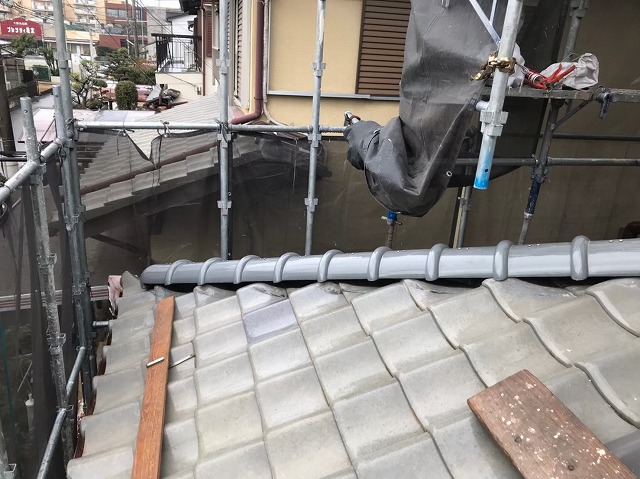 生駒市の下屋根の棟瓦積み直し完成