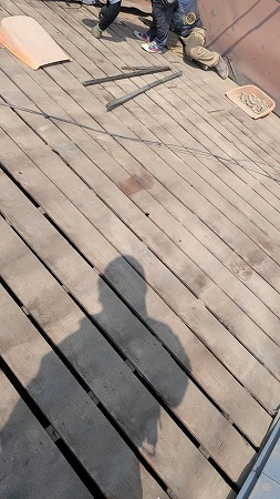 土、下葺材を撤去しました。