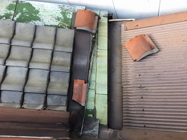 工事前の波板トタン屋根