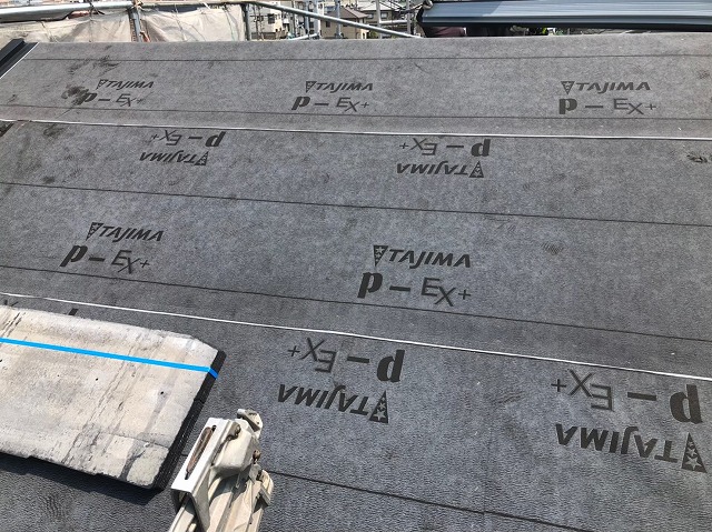 奈良市のカラーベスト屋根への防水紙設置