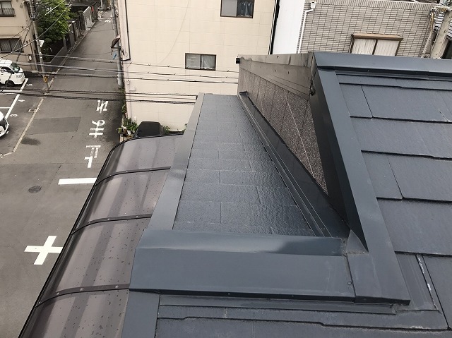 カバー工法工事を始める前の屋根