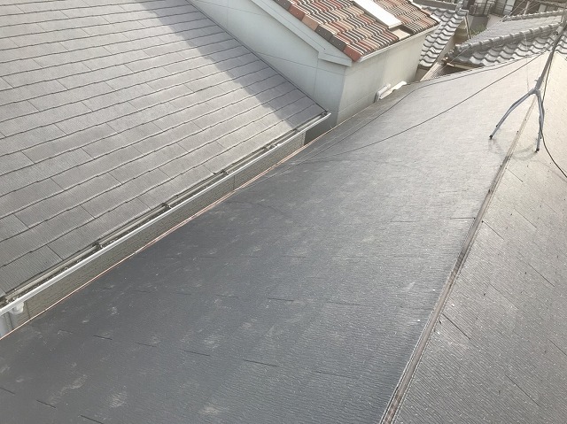 カラーベストを敷き詰めた屋根
