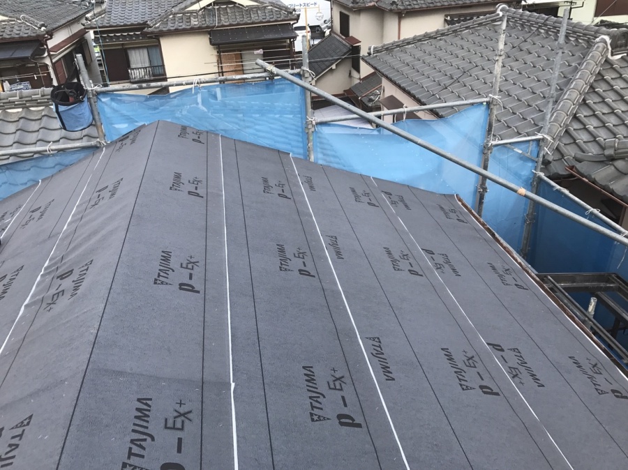 大屋根　防水紙貼り