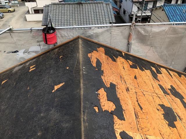 奈良市のカラーベスト屋根の屋根材撤去
