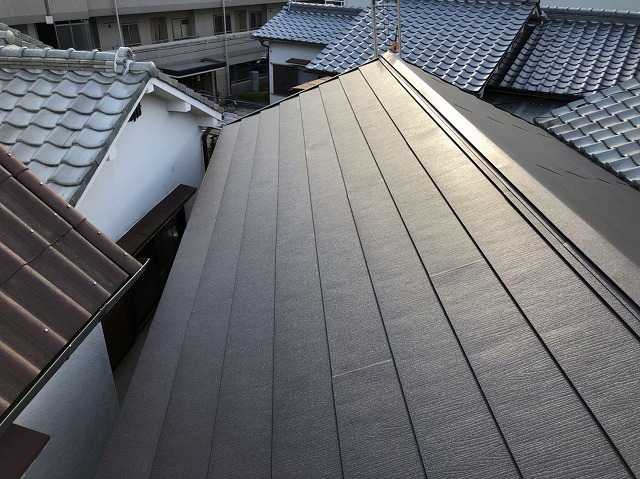 奈良市で横葺き屋根材のスーパーガルテクト設置