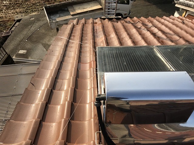 大和郡山市の屋根の上の太陽熱温水器
