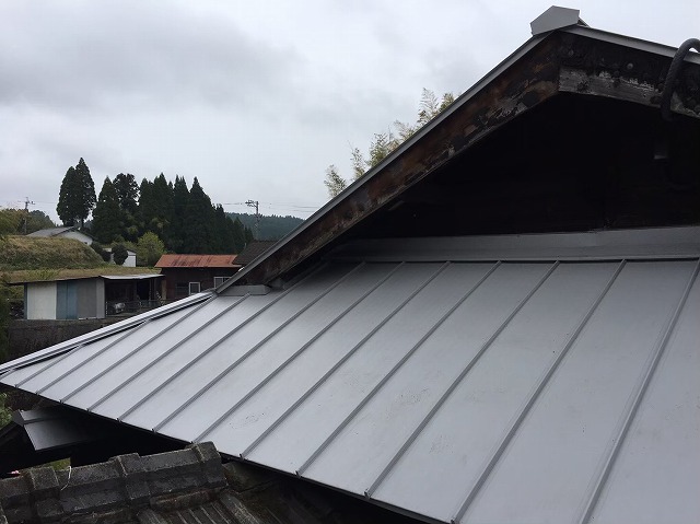広陵町で屋根を立平葺に葺き替え 太陽光発電システムを設置しました 奈良市 生駒市の屋根工事 雨漏り修理は街の屋根やさん奈良店