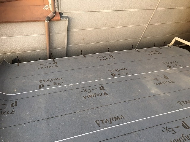 下屋根防水紙設置