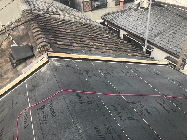 防水紙の設置大屋根部分