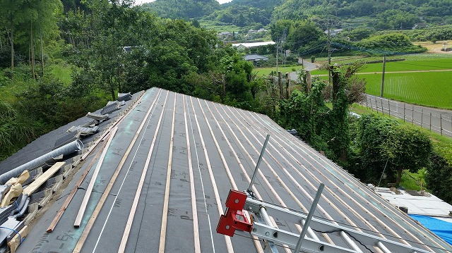 桟木を取り付けた屋根