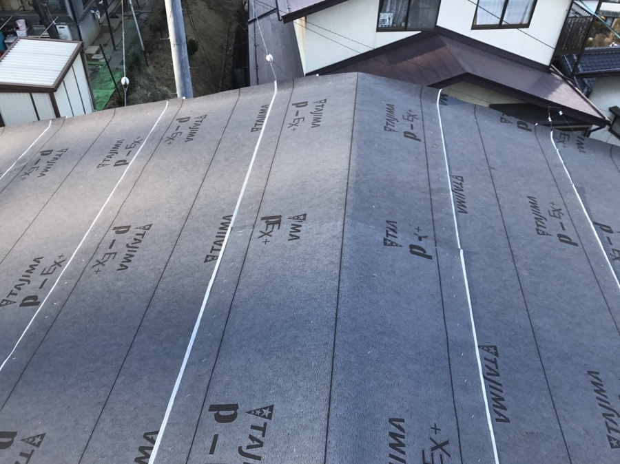 防水紙設置後の屋根