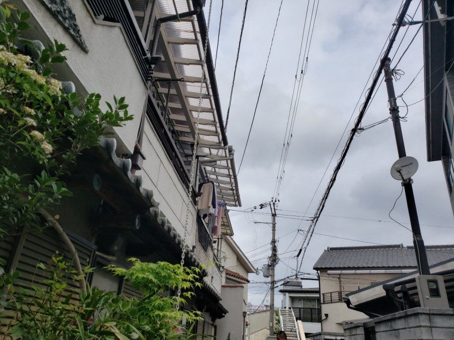 大阪で屋根業者を名乗る訪問販売員が来訪、街の屋根やさんで無料点検