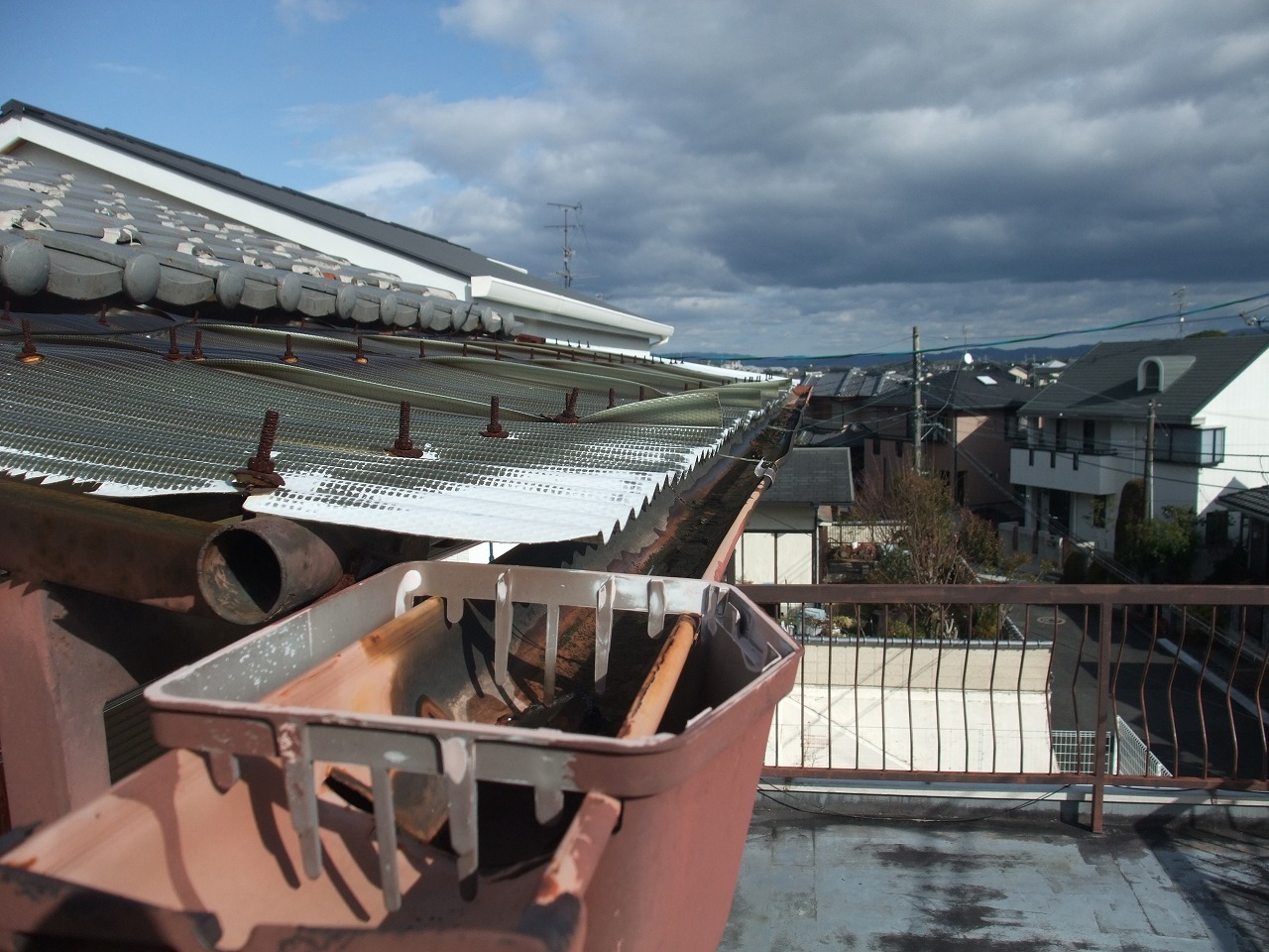 奈良市中山町で無料点検、傷んだ波板屋根