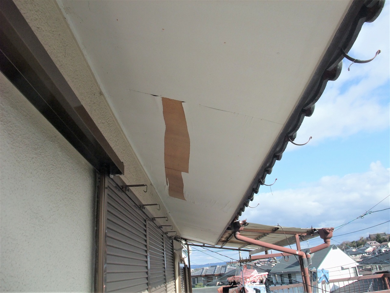 奈良市中山町で軒天部分補修・足場解体後付帯部分塗装で屋根工事完了