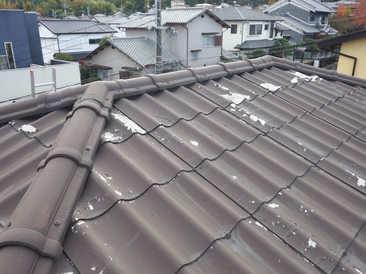 生駒市の劣化した『セキスイかわらU』の屋根、施工前