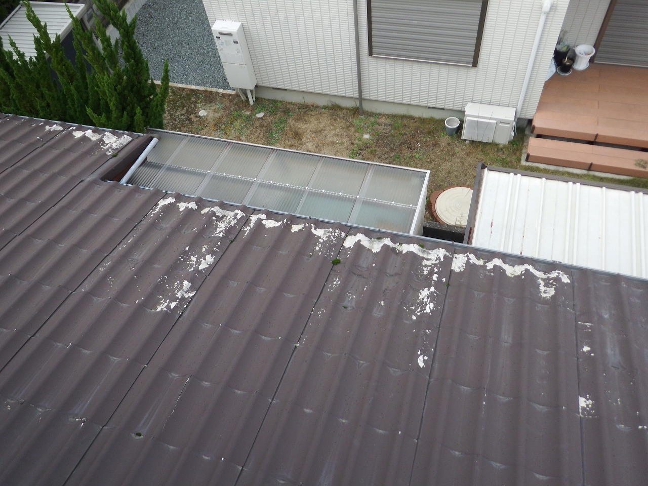 生駒市の劣化した下屋根の点検